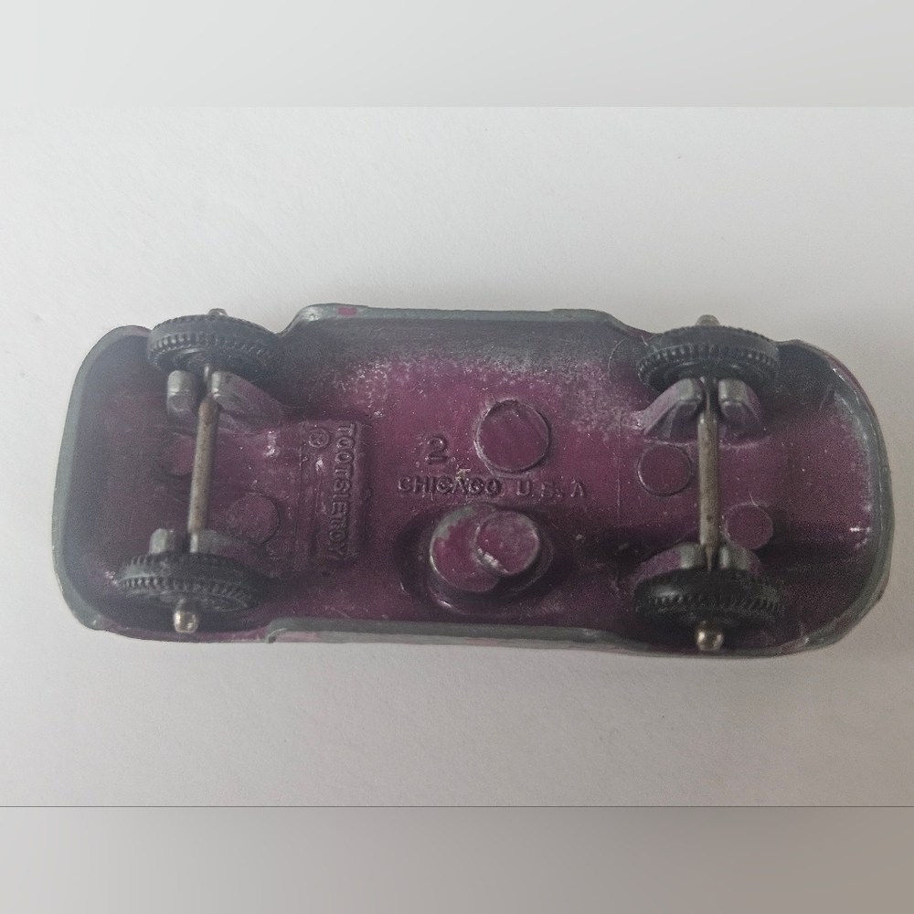 Jaguar D-Type Purple Tootsietoy Vintage Diecast Collectible Toy Car #1 - Picture 3 of 3